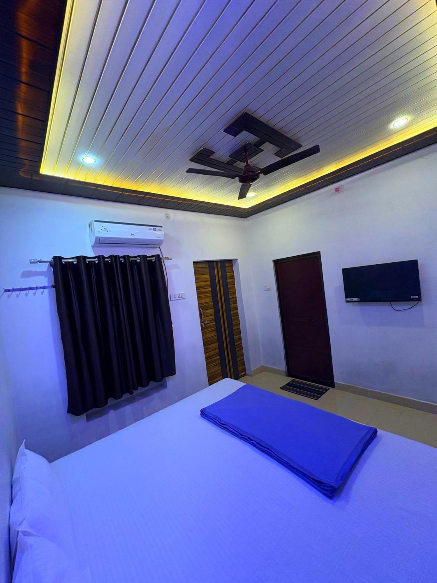 Sumedha Galaxy Inn Varanasi Exterior foto